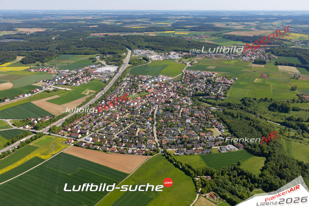 Das Luftbild der Stadt Pentling wurde 2021 vom Flugzeug heraus erstellt (keine Drohne) Aufnahmehöhe ca.450 Meter- hohe Bildauflösung und Druck-Qualität garantiert!