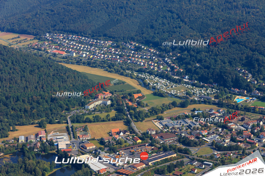 Die Luftaufnahme der Stadt Gemünden am Main wurde vom UL-Flugzeug heraus erstellt ( keine Drohne )- hohe Auflösung für beste Qualität