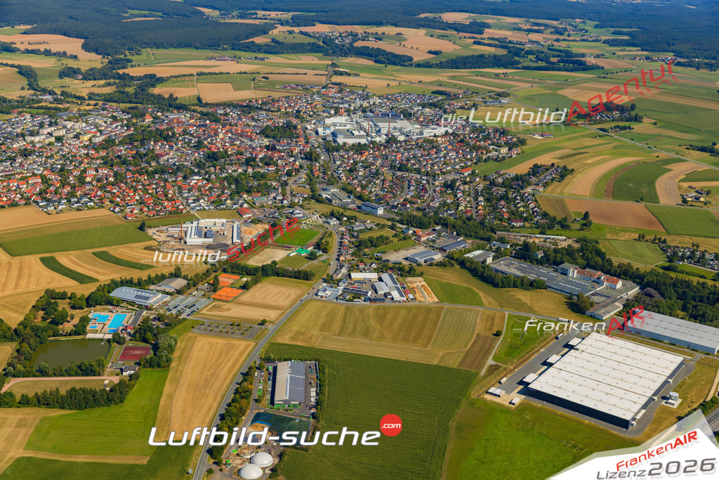 Luftaufnahme der Stadt Mitterteich - Die Luftaufnahme wurde 2025 vom UL-Flugzeug heraus erstellt ( keine Drohne ) - Hochauflösende Luftaufnahme - für professionelle Ausdrucke geeignet. Die Geschenkidee !Mit Lizenz und Bildrechte bestellbar