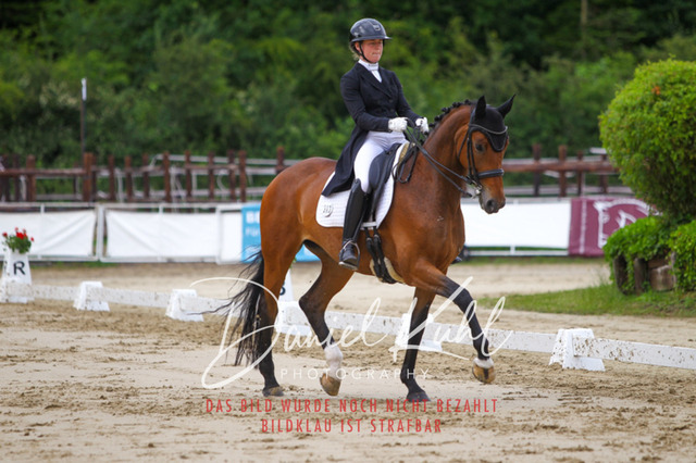 DKP47973 | Turnierfotos kaufen im Webshop von Daniel Kuhl Photography – entdecke professionelle Reitsportfotos aus Turnieren & Events. Hochwertige Turnierbilder online bestellen & sichern. Jetzt Fotos von Reitsportturnieren kaufen!