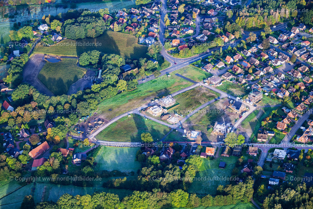 Stade_Baustelle_Klarer_Streck_ELS_7518181023 | STADE 18.10.2023 Neubaugebiet im Siedlungsgebiet Bronzeschmiede an der Straße Klarer Streck in Stade im Bundesland Niedersachsen, Deutschland. // New building area in the settlement area Bronzeschmiede on street Klarer Streck in Stade in the state Lower Saxony, Germany. Foto: Martin Elsen