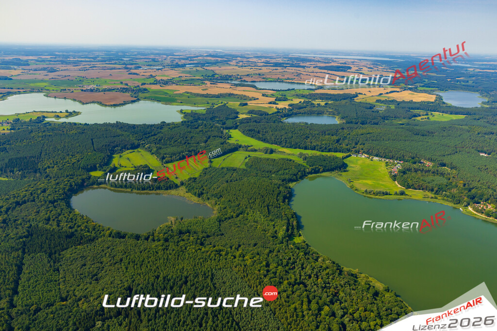 Glammseeufer Warin Bild- Das Luftbild wurde 2025 vom UL-Flugzeug heraus erstellt ( keine Drohne bzw. Drohnenaufnahme ) - Hochauflösende Luftaufnahme -Nicht vergleichbar mit Google Maps oder Satelittenbilder- Die Geschenkidee !Mit Lizenz und Bildrechte bestellbar - CC