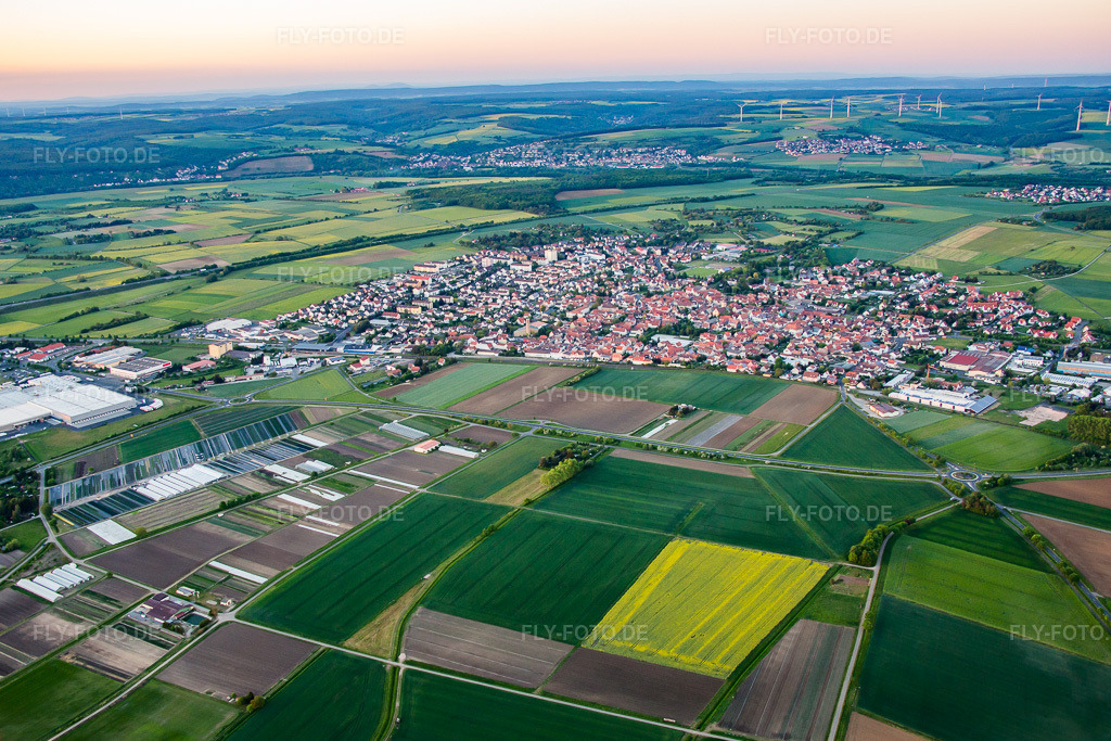 Luftbild: Ortsansicht von Südwesten in Gochsheim im Bundesland Bayern in Deutschland. Foto: IMG_079220.jpg vom 15.05.2015 durch Werner Riehm/FLY-FOTO.de