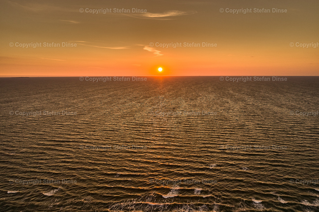 PANO0001 38 | Findlinge im Eis, Zeesenboote bei der Traditionsregatta, eine Seebrücke im Sonnenaufgang - mit den Bildern aus dieser Galerie erhalten Sie wunderschöne Aufnahmen über das ganze Jahr. Ein tolles Produkt zum Verschenken, Werben oder zum Träumen vom nächsten - Realisiert mit Pictrs.com