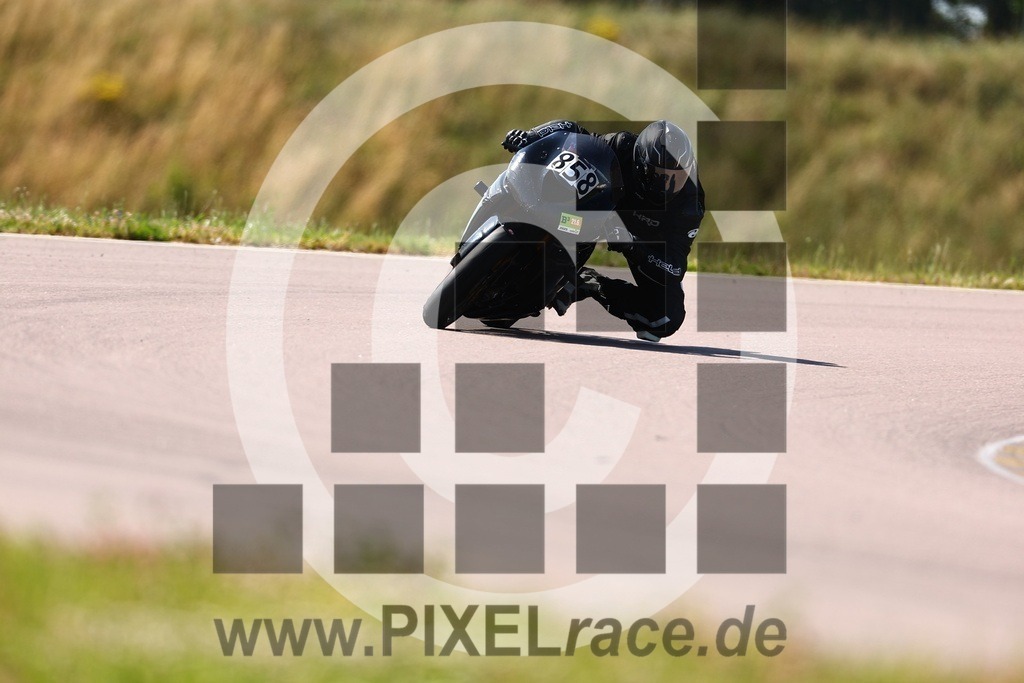0858-20250621_01098 | Schöne Erinnerungen an spannende Momente - das festzuhalten ist unser Job. PIXELrace.de ist seit 2003 auf den Rennstrecken Europas unterwegs um die Action draußen beim Fahren und die wunderbare Stimmung imm Fahrerlager für euch einzufangen.