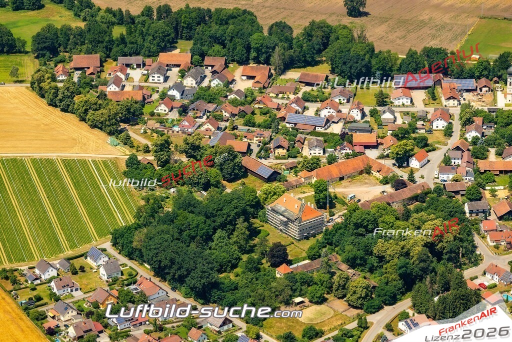 Das Luftbild zeigt : Schönach Mötzing - Die Luftaufnahme wurde 2023 vom UL-Flugzeug aus erstellt ( keine Drohne ) - Hochauflösende Luftaufnahme - Für grossformatige Ausdrucke geeignet. Die Geschenkidee !Mit Lizenz und Bildrechte bestellbar