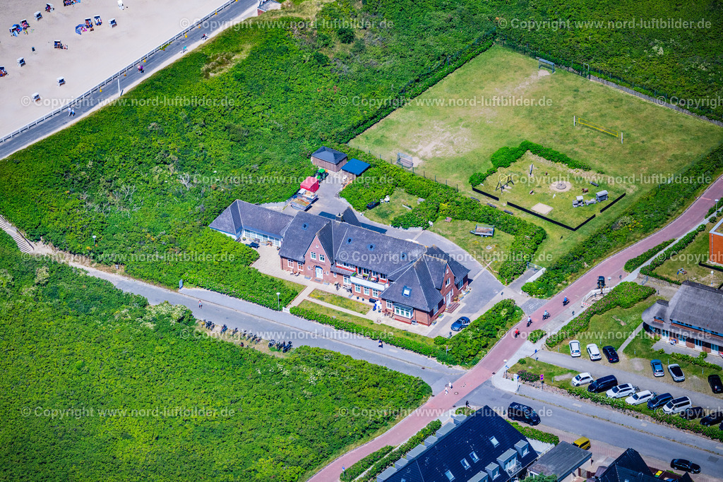 Sylt_Westerland_Friesenhaus_Frisischestrasse_ELS_0520210625 | WESTERLAND 21.06.2025 Sandstrand- Landschaft " Weststrand " " Friesenhaus " in Westerland (Sylt) im Bundesland Schleswig-Holstein, Deutschland. // Sandy beach landscape " Weststrand " " Friesenhaus " in Westerland (Sylt) in the federal state of Schleswig-Holstein, Germany. Foto: Martin Elsen