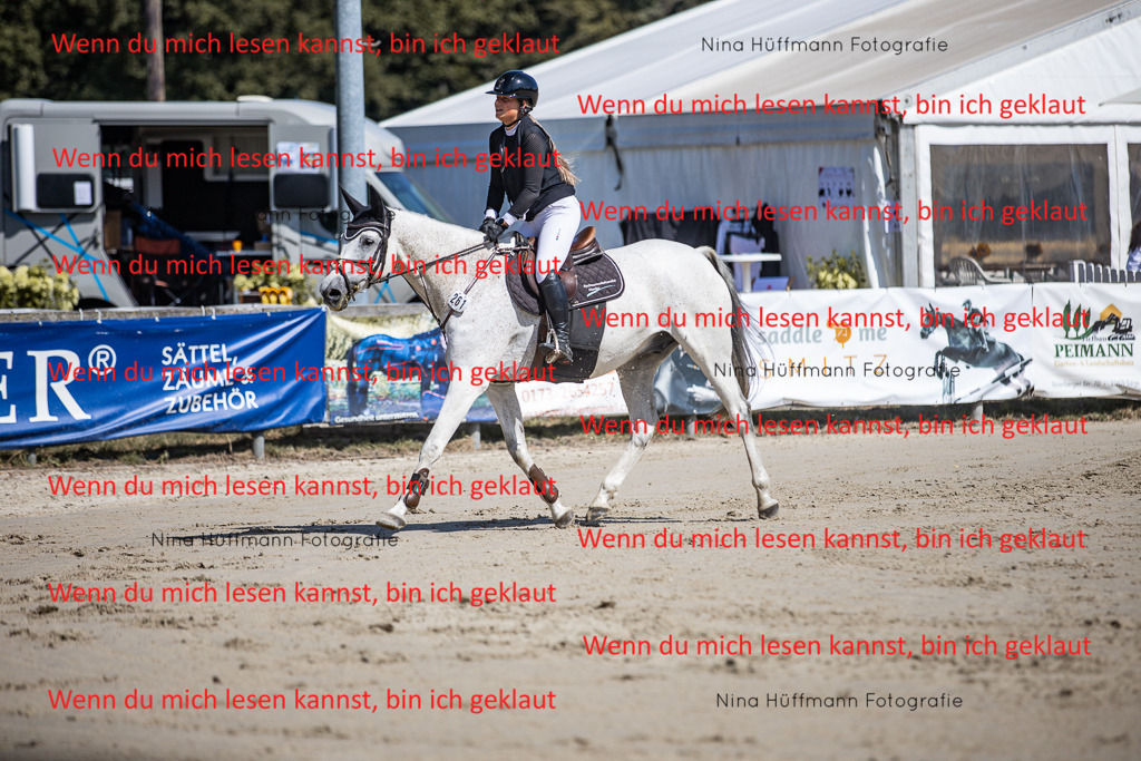 BK1A6797 | Turnierbilder Turnierfotos Nina Hüffmann Turnierfotografie Pferdefotografie Tierzeichnung Haustierzeichnung Pferdezeichnung Hundezeichnung Videograf  - Realisiert mit Pictrs.com