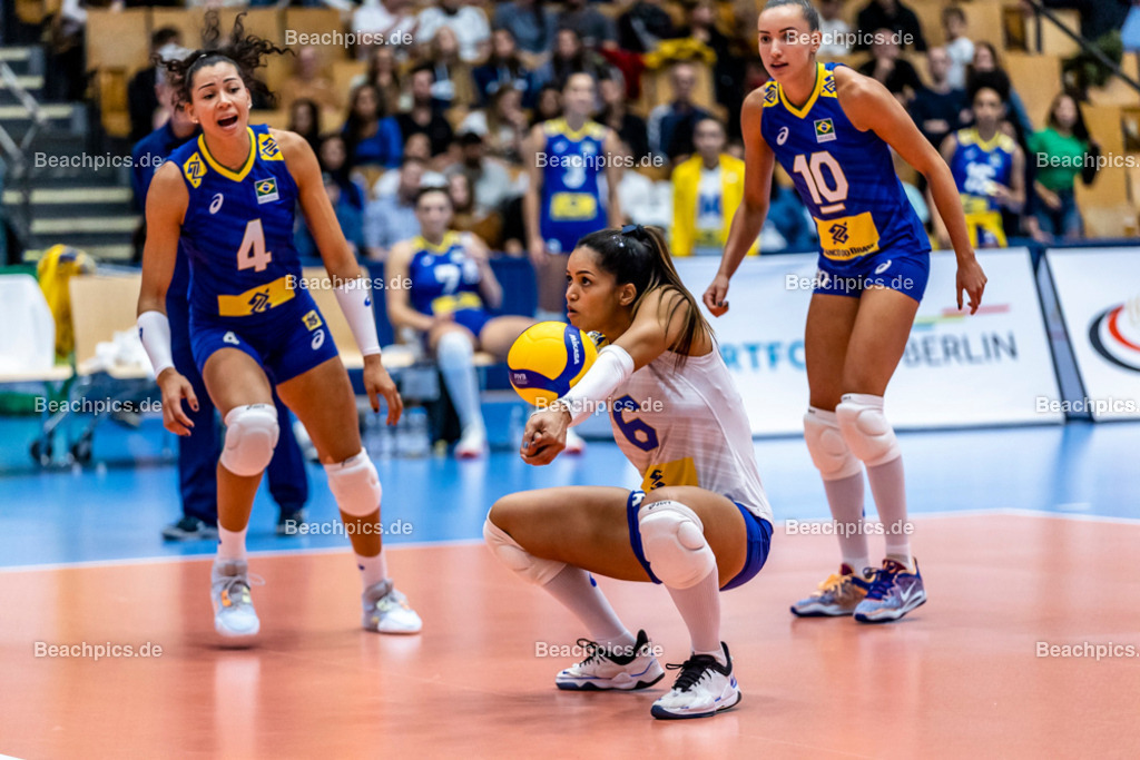 2022-00063405-Testspiel-Deutschland-Brasilien | Annahme Nyeme NUNES #6 BRA, 17.09.2022; Berlin Foto: Gerold Rebsch - www.beachpics.de
