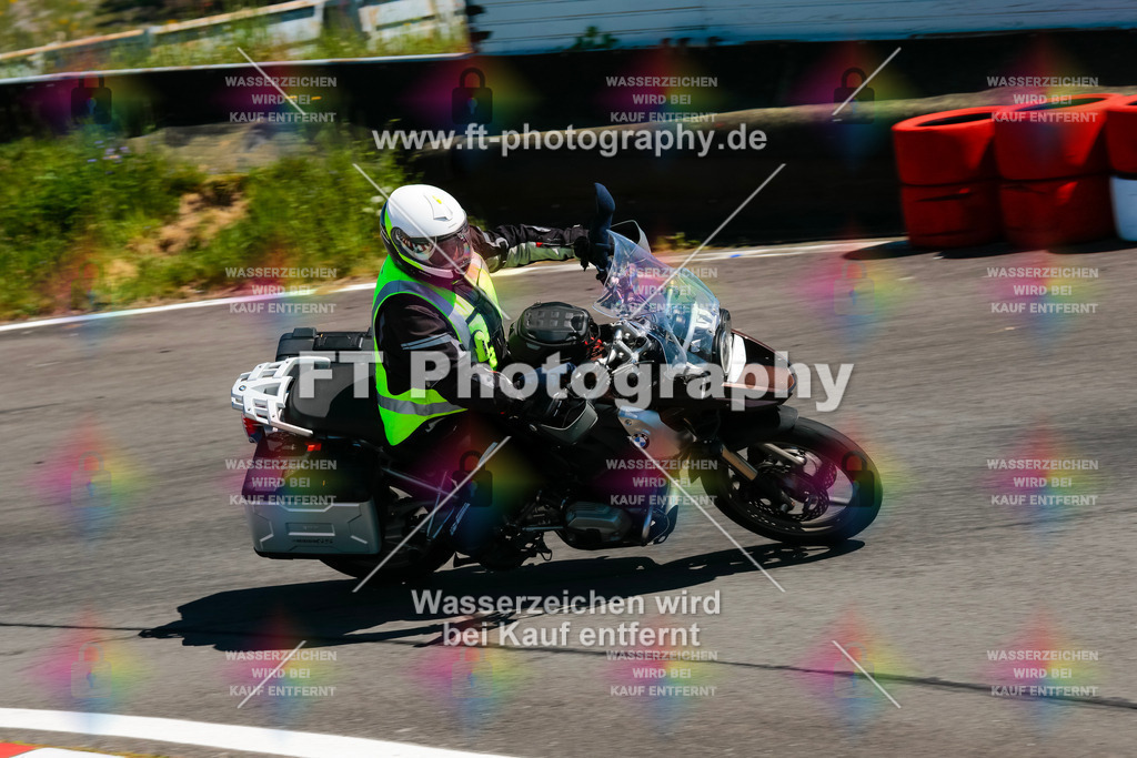Moto-TeamOBK-22092 | Hier findet Ihr Bilder von Touristenfahrten auf der Nürburgring Nordschleife oder von anderen Veranstaltungen die ich besucht habe. Viel Spass beim Durch Schauen 