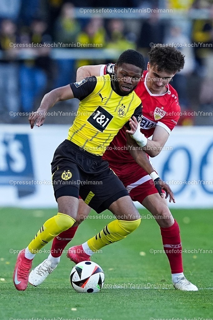 xYDR09052501073 | 09.05.2025, xydrx, Fußball, Borussia Dortmund II - VFB Stuttgart II, 3.Liga, Stadion Rote Erde, Saison 2024 2025: Rodney Elongo-Yombo (Borussia Dortmund II #10) im Zweikampf gegen Michael Glueck (VFB Stuttgart II #4) DFB regulations prohibit any use of photographs as image sequences and or quasi-video.