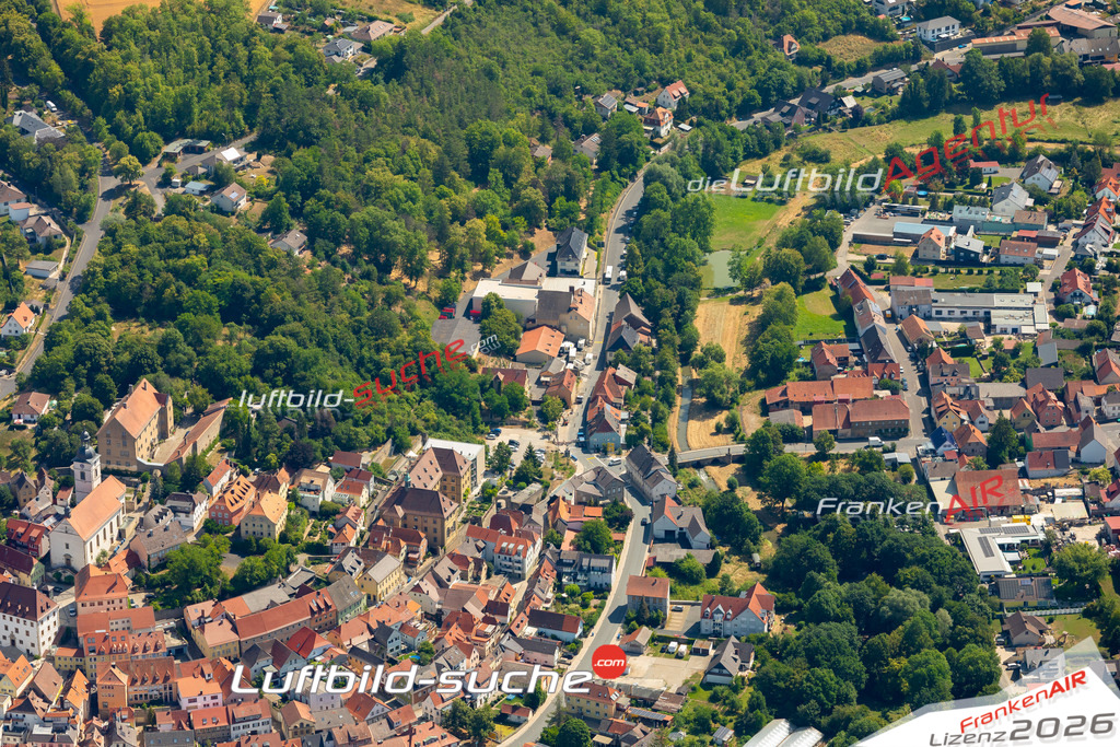 Das Luftbild zeigt : Schweinfurter Straße Arnstein - Die Luftaufnahme wurde 2023 vom UL-Flugzeug aus erstellt ( keine Drohne ) - Hochauflösende Luftaufnahme - Für grossformatige Ausdrucke geeignet. Die Geschenkidee !Mit Lizenz und Bildrechte bestellbar