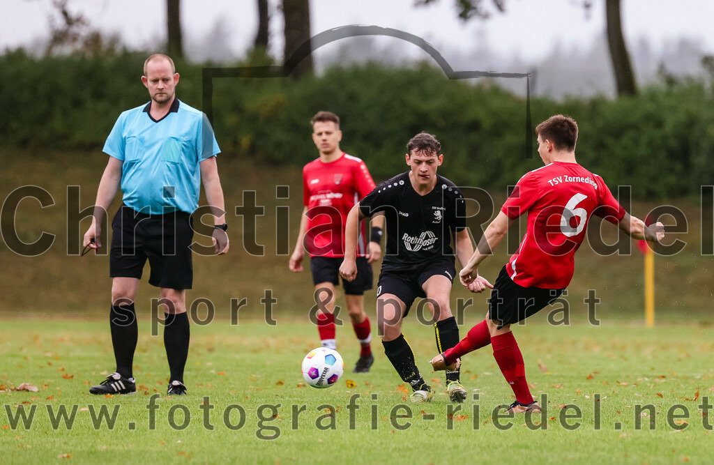 2023-08-27_001_TSV_Zorneding_II_gegen_TSV_Grafing_II | Zorneding, Deutschland, 27.08.2023:
Fußball, A-Klasse 2023 / 2024, 2. Spieltag, TSV Zorneding II gegen TSV Grafing II, Endergebnis: 5:1

Schiedsrichter Michael Heyer, Mergim Djumsiti (TSV Grafing, #10), Paul Freihaut (TSV Zorneding, #6)

Foto: Christian Riedel / fotografie-riedel.net