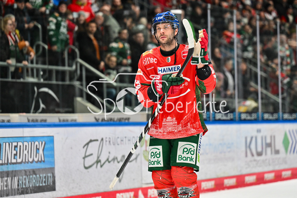 Augsburger Panther - Eisbären Berlin | AUGSBURG, GERMANY - 27. JANUARY: die Mannschaft der Panther feiert zusammen mit den Fans den 2-1 Heimsieg gegen Berlin nach dem Match zwischen den Augsburger Panthern und den Fischtown Pinguins am 43. Spieltag der Penny DEL im Curt Frenzel Stadion - Joseph CRAMAROSSA (Augsburger Panther 92)