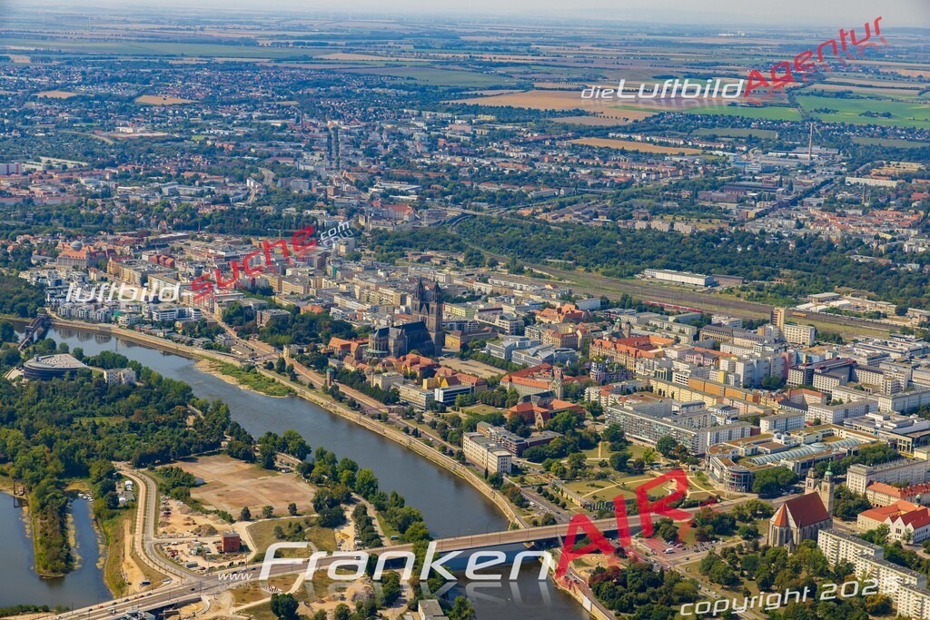 Altstadt Magdeburg Bild- Das Luftbild wurde 2025 vom UL-Flugzeug heraus erstellt ( keine Drohne bzw. Drohnenaufnahme ) - Hochauflösende Luftaufnahme -Nicht vergleichbar mit Google Maps oder Satelittenbilder- Die Geschenkidee !Mit Lizenz und Bildrechte bestellbar - CC