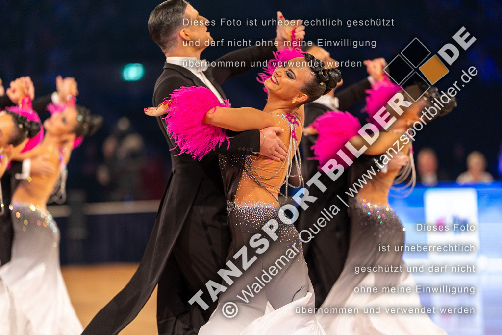 20231111-14903 | Hier finden Sie Tanz Bilder vom Latein und Standard Formationen tanzen. Sportbilder vom Tanzsport. Schöne Fotos und von Weltmeisterschaft, Europameisterschaft, Bundesliga, Regionalliga, Oberliga und Landesliga sowie von GOC Stuttgart, DanceComp, WM Bremen