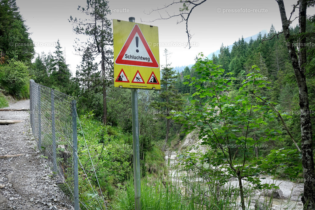 welltvi-2019-Juli09--Stuibenfaelle-Planseeabfluss-Reutte-DSD03345 | Info aus dem Bezirk Reutte/Ausserfern Tirol sowie eine umfangreiche Bilddatenbank über die gesamte Region: Lechtal, Talkessel Reutte, Tannheimertal, Zwischentoren. Lech, Plansee, Zugspitze, Grenztunnel, B179, Fernpassstraße, Verkehr, Lawinen, Tradition, - Realisiert mit Pictrs.com