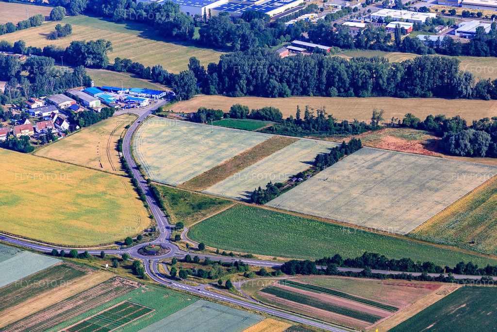 Luftbild: Kreisverkehr Landkommissärstraße in Offenbach an der Queich im Bundesland Rheinland-Pfalz in Deutschland. Foto: IMG_080913.jpg vom 14.06.2015 durch Werner Riehm/FLY-FOTO.de