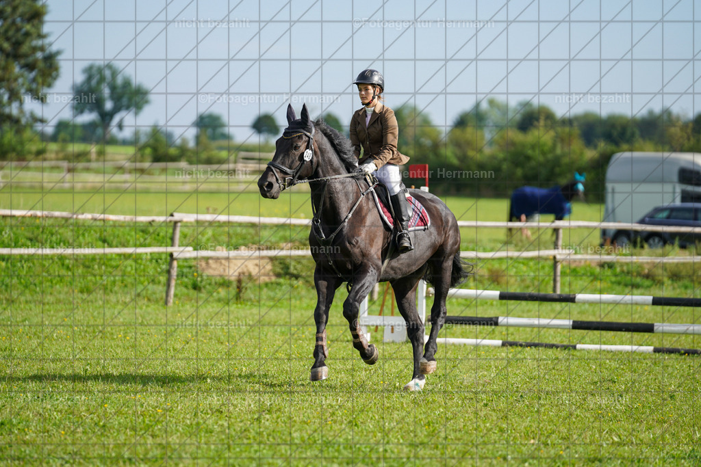 20230917-FAH09087 | Landsberg am Lech, 2023, Kaufbeuren, Kempten, Allgäu, Turnierfotografen Bayern, Fotoagentur Herrmann, Turnierbilder, Reitsport Fotos, Pferdefotograf, Augsburg, Bad Tölz, Dachau, Karlsfeld, Memmingen, Buchloe, Schwabmünchen