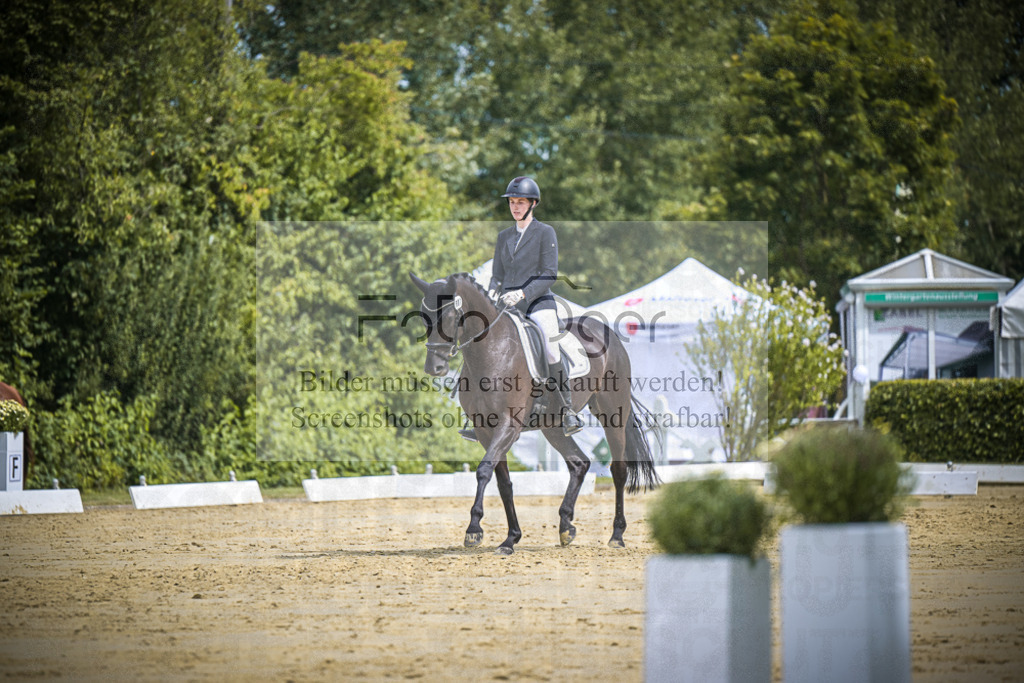 DOS_1224 | Entdecke hochwertige Reitturnierfotos von Foto Oger. Professionell, emotional und authentisch – jetzt Lieblingsmomente im Shop bestellen.Deutschlandweite Turnierfotografie. - Realisiert mit Pictrs.com