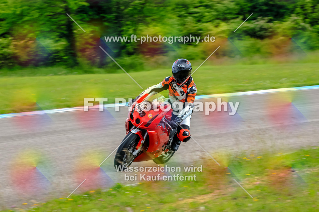 MotoTeam-3339 | Hier findet Ihr Bilder von Touristenfahrten auf der Nürburgring Nordschleife oder von anderen Veranstaltungen die ich besucht habe. Viel Spass beim Durch Schauen 