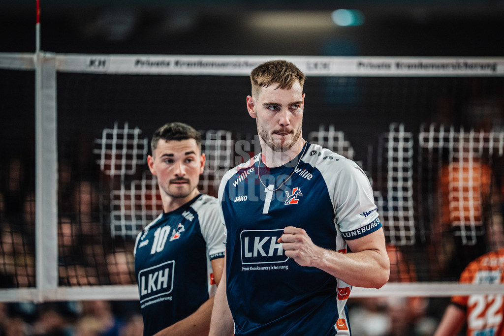 Volleyball | Herren | Saison 2024/2025 | 1. Volleyball Bundesliga Männer | Finale | SVG Lüneburg vs. BERLIN RECYCLING Volleys | 01.05.2025 | Simon Torwie (#1, SVG Lüneburg) freut sich und ballt die Faust