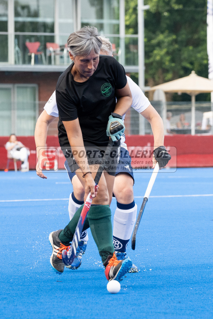 SFE_20240817_0245 | Krefeld, Deutschland, 17.08.2024:  European Cup for Recreational Hockey Players im KTHC Stadion Rot-Weiss Köln Tennis and Hockey Club am 17.08.2024 in Krefeld, Deutschland. (Foto von Stephan Fehrmann)Krefeld, Germany, 17.08.2024: European Cup for Recreational Hockey Players in KTHC Stadion Rot-Weiss Köln Tennis and Hockey Club at 17.08.2024 in Krefeld, Deutschland. (Foto from Stephan Fehrmann)