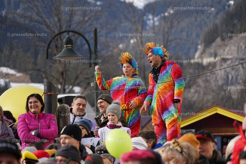 news-2023-Feb11-Fasching-Weissenbach-DSC01949 | Info aus dem Bezirk Reutte/Ausserfern Tirol sowie eine umfangreiche Bilddatenbank über die gesamte Region: Lechtal, Talkessel Reutte, Tannheimertal, Zwischentoren. Lech, Plansee, Zugspitze, Grenztunnel, B179, Fernpassstraße, Verkehr, Lawinen, Tradition, - Realisiert mit Pictrs.com