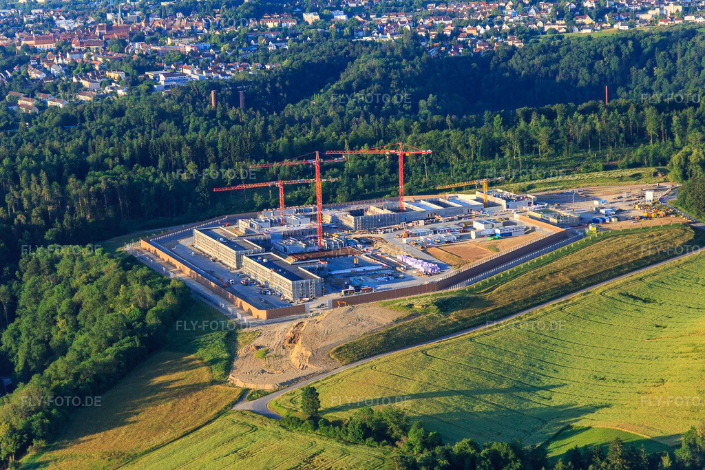 Luftbild: Baustelle für die neue Justizvollzugsanstalt Rottweil in Rottweil im Bundesland Baden-Württemberg in Deutschland. Foto: IMG_148570.jpg vom 25.06.2025 durch Werner Riehm/FLY-FOTO.deJVA Rottweil - Die Informations- und Diskussionsplattform zur neuen JVA in Rottweil am Esch