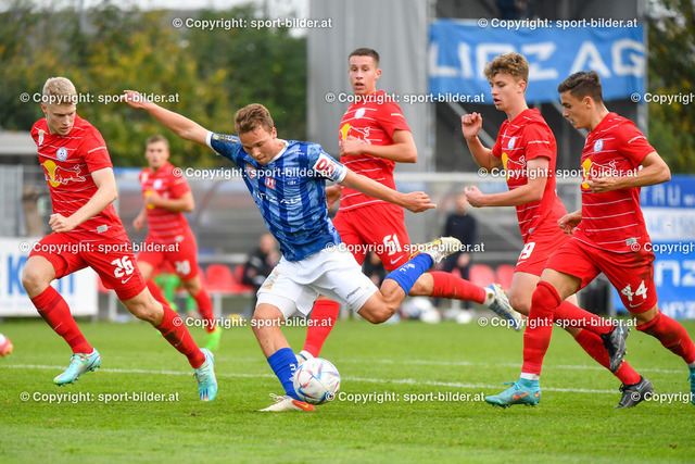 AUT, 2.Liga, FC Blau Weiss Linz vs FC Liefering | 29.10.2022, Hofmann Arena Linz, AUT, 2.Liga, FC Blau Weiss Linz vs FC Liefering, im Bild Matthias Seidl (Blau Weiss Linz) vs Lukas Ibertsberger (Liefering), Rocco Zikovic (Liefering), Marcel Markus Moswitzer (Liefering), Mark Gevorgyan (Liefering)


// Admiral 2. Liga Match between FC Blau Weiss Linz and FC Liefering in Linz, Austria on 2022/10/29
