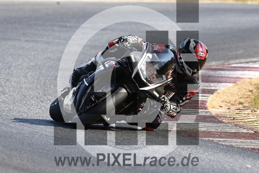 0787-20240905_04980 | Schöne Erinnerungen an spannende Momente - das festzuhalten ist unser Job. PIXELrace.de ist seit 2003 auf den Rennstrecken Europas unterwegs um die Action draußen beim Fahren und die wunderbare Stimmung imm Fahrerlager für euch einzufangen.