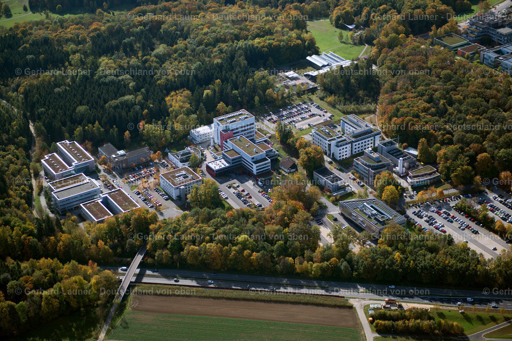 3703770 | ULM 13.10.2017 Campus- Gebäude der Universität Ulm an der Helmholtzstraße in Ulm im Bundesland Baden-Württemberg, Deutschland. Weiterführende Informationen bei: Universität Ulm. // Campus building of the university Ulm on Helmholtzstrasse in Ulm in the state Baden-Wuerttemberg, Germany. Further information at: Universitaet Ulm. Foto: Gerhard Launer