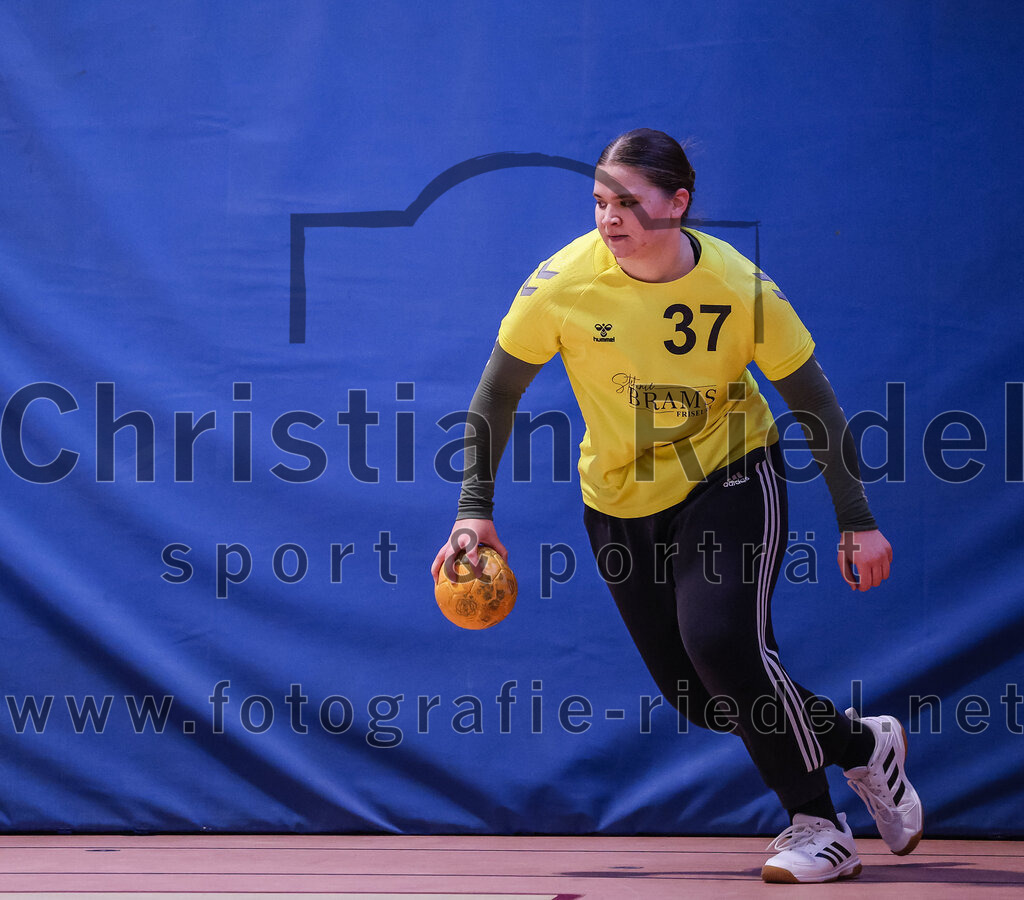 2024-12-14_078_SpVgg_Altenerding_gegen_SVA_Palzing | Erding, Deutschland, 14.12.2024:Handball, Bezirksoberliga Frauen Altbayern 2024 / 2024, 9. Spieltag, SpVgg Altenerding gegen SVA Palzing, Endergebnis: 20:30Torfrau Julia Zierer (SVA Palzing, #37)Foto: Christian Riedel / fotografie-riedel.net