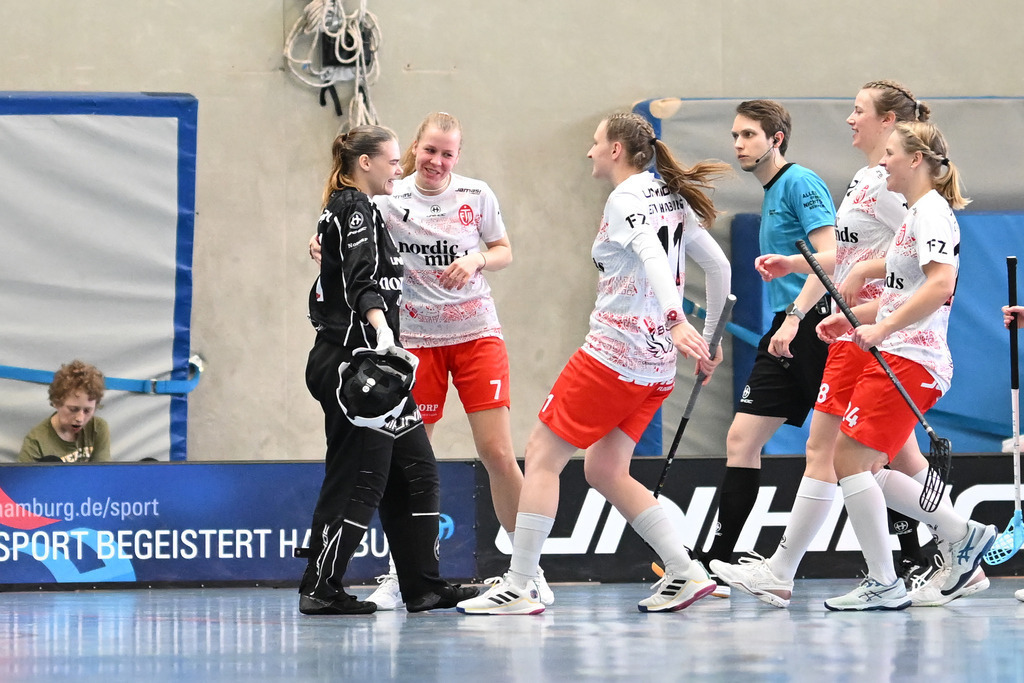 Floorball I Frauen I Saison 2023-2024 I 1. Frauen Floorball-Bundesliga I Playoffs 3. Spieltag I ETV Lady Piranhhas Hamburg - Dümptener Füchse | Der Sportfotograf. - Realisiert mit Pictrs.com