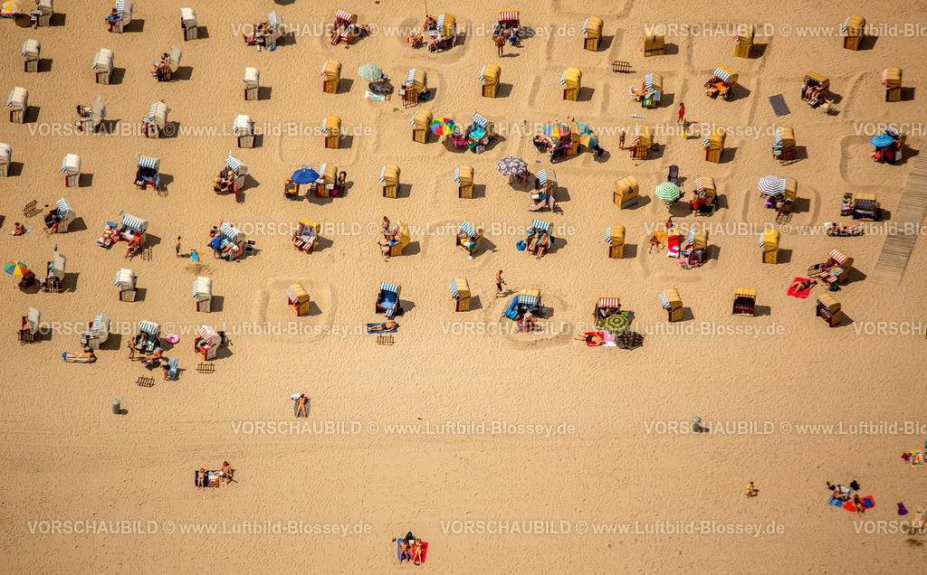 Luebeck15069454Travemuende | Sandstrand von Travemünde an der Ostsee, Ostseestrand, Strandkörbe, Badestrand, Brodtener Ufer vor dem A-ROSA Hotel, Travemünde,  Lübeck, Lübecker Bucht, Hansestadt, Schleswig-Holstein, Deutschland