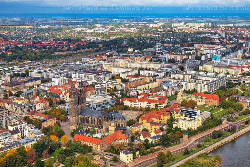 Magdeburg_Dom_Landtag_Zitadelle_Welle_Forum_9821 | Magdeburg Dom und Elbe Landtag - Realisiert mit Pictrs.com