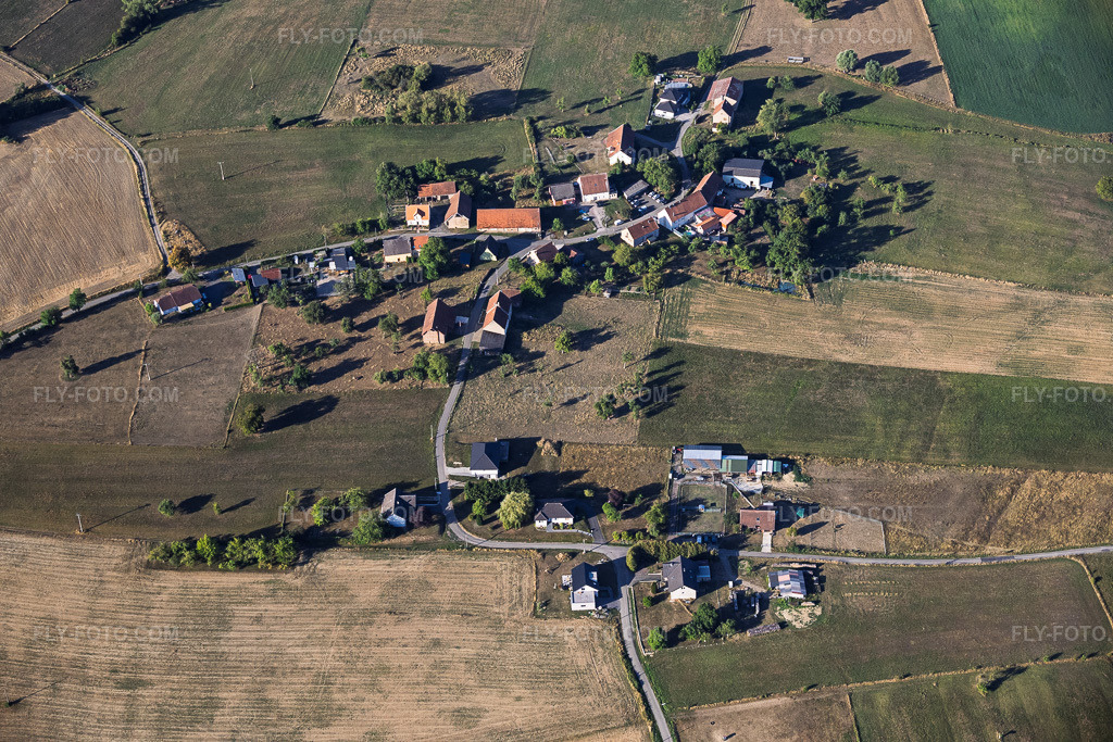 Aerial view: Dollenbach district in Nussweiler in the state Moselle, France. – Photo: IMG_158726.jpg taken on 08/14/2026 by Werner Riehm/FLY-FOTO.com – Resolution of the original: 6000 x 4000 px