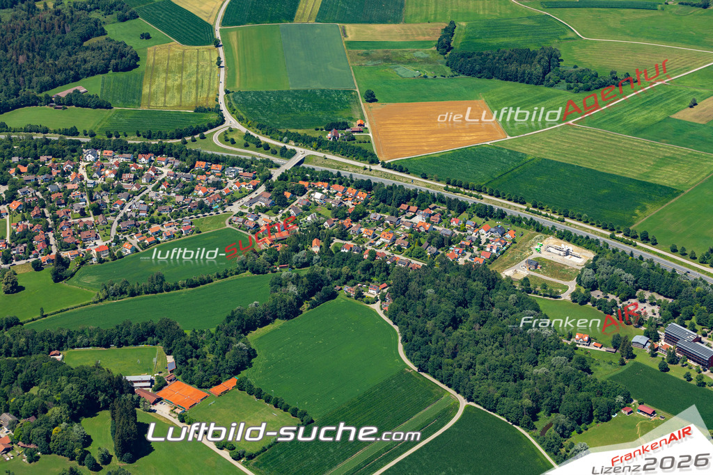Aktuelles Luftbild von Oberwindach Windach - Die Luftaufnahme wurde 2022 mittels UL-Flugzeug erstellt ( keine Drohne ) - hochauflösende Kamera-Systeme von  Canon -Beste Qualität - Für grossformatige Ausdrucke geeignet. Die Geschenkidee !