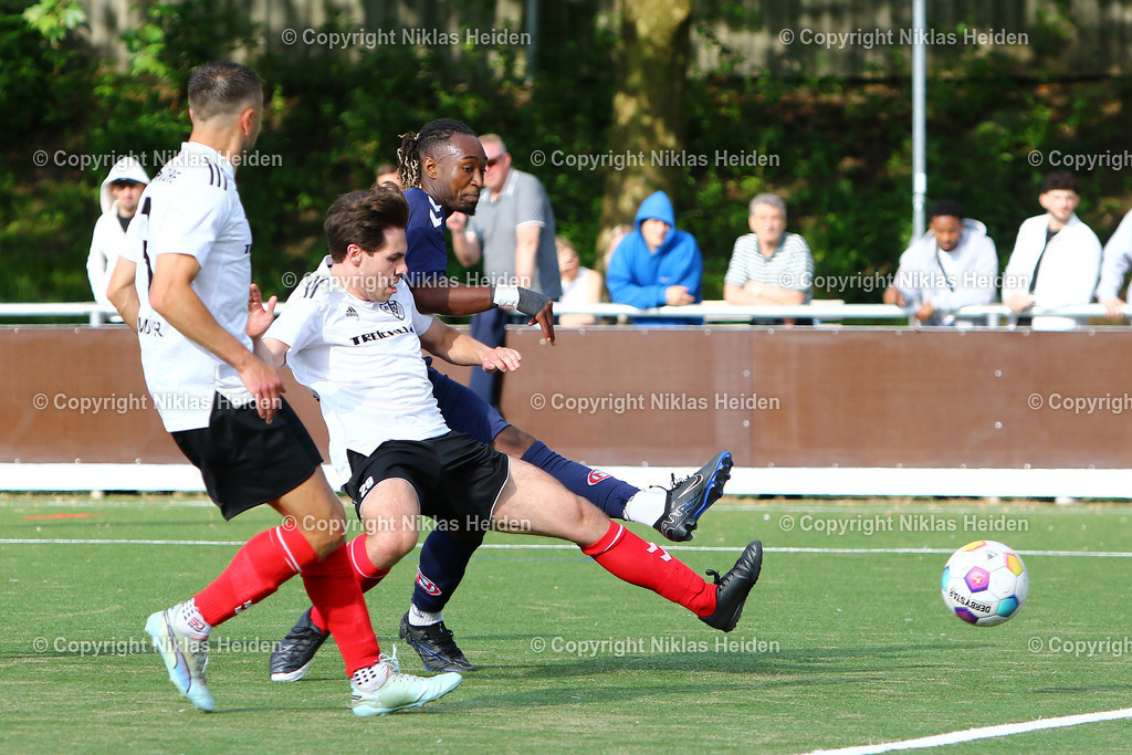 NH_FCEintrachtNorderstedtU23_FCVoranOhe_OberligaAufstiegsrunde_25052024 | #9 Jeremy Francios Moctar Debuc (FC Eintracht Norderstedt U23), #29 Linus Feldpausch (FC Voran Ohe)

Fußball I Herren I Aufstiegsrunde Oberliga Hamburg I Saison 2023-2024 I Rückspiel I FC Eintracht Norderstedt U23 - FC Voran Ohe I 25.05.2024 I Sportplatz Garstedt
