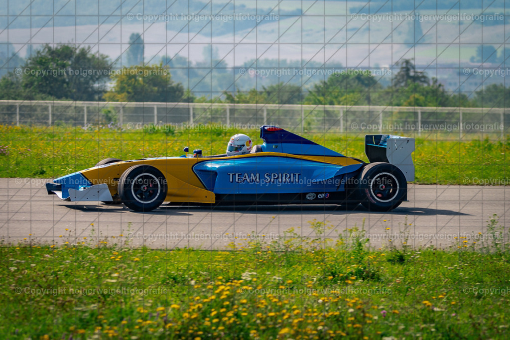 Tatuus Formel Renault V6 | Foto vom 3. Classic Motor Weekend 18. - 20. August 2023 auf dem Flugplatz in Obermehler - Realisiert mit Pictrs.com