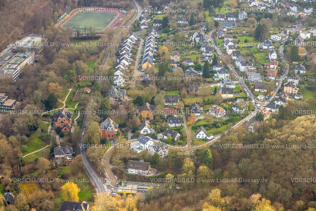 Velbert251200940Langenberg | , Luftbild, Wohnsiedlung zwischen Donnerstraße und Brinker Weg, Straßenbauarbeiten und S-Kurve Brinker Weg, Sportanlage Nizzatal Fußballstadion, Langenberg, Velbert, Bergisches Land, Nordrhein-Westfalen, Deutschland