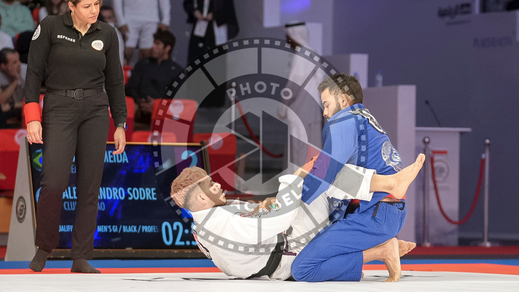 20231108PBB1149 | Fighters compete during the AJP World Professional Championship in the Mubadala Arena in Abu Dhabi, Arab United Emirates, on November 8, 2023.