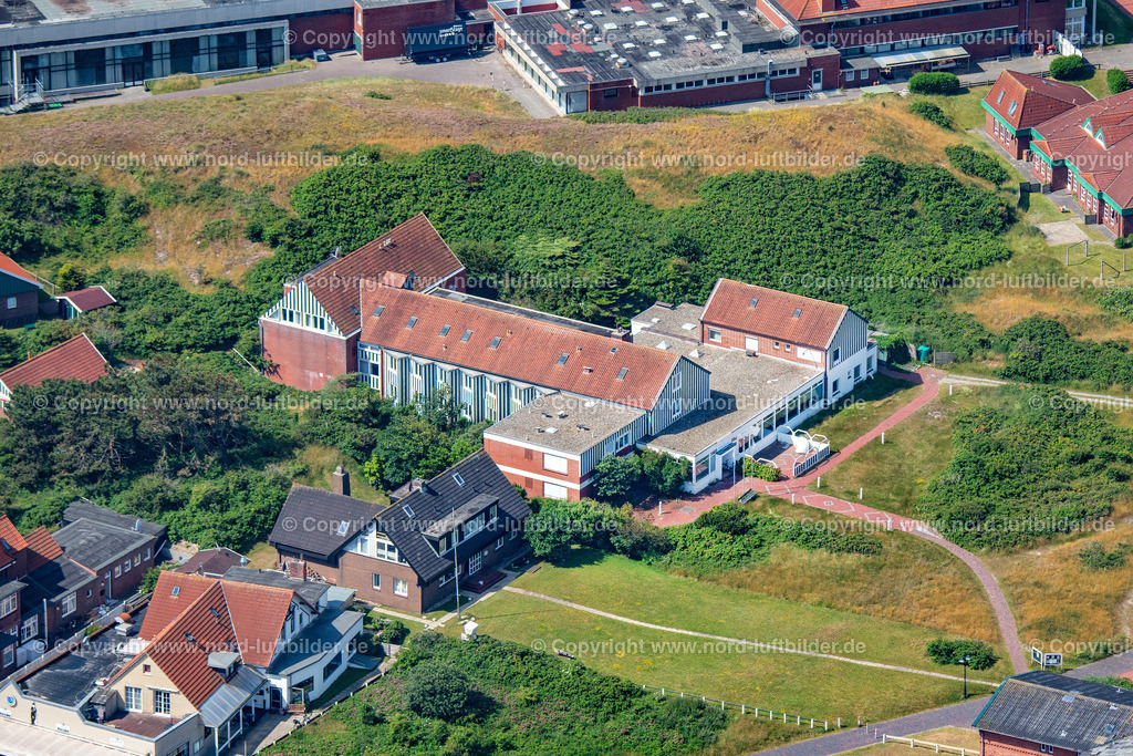 Langeoog_ELS_0724250622 | LANGEOOG 25.06.2022 Ferienhaus Anlage in Langeoog auf der Insel Langeoog im Bundesland Niedersachsen, Deutschland. // Holiday house plant of the park in Langeoog on island Langeoog in the state Lower Saxony, Germany. Foto: Martin Elsen