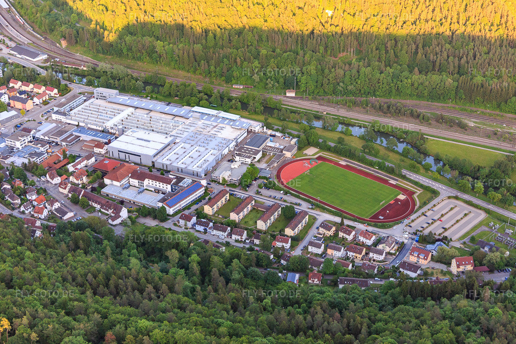 Luftbild: Stadion des Fußballclub Horb am Neckar e.V. und Rexroth a Bosch Company in Horb am Neckar im Bundesland Baden-Württemberg in Deutschland.Foto: IMG_114851.jpg vom 31.05.2019 durch Werner Riehm/FLY-FOTO.deFC HorbBosch Rexroth Global