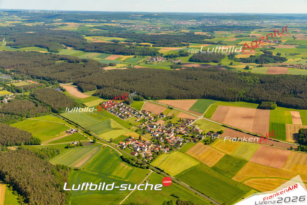 Das Luftbild zeigt : Veitserlbach Pleinfeld - Die Luftaufnahme wurde 2024 vom UL-Flugzeug aus erstellt ( keine Drohne ) - Hochauflösende Luftaufnahme - Für grossformatige Ausdrucke geeignet. Die Geschenkidee !Mit Lizenz und Bildrechte bestellbar