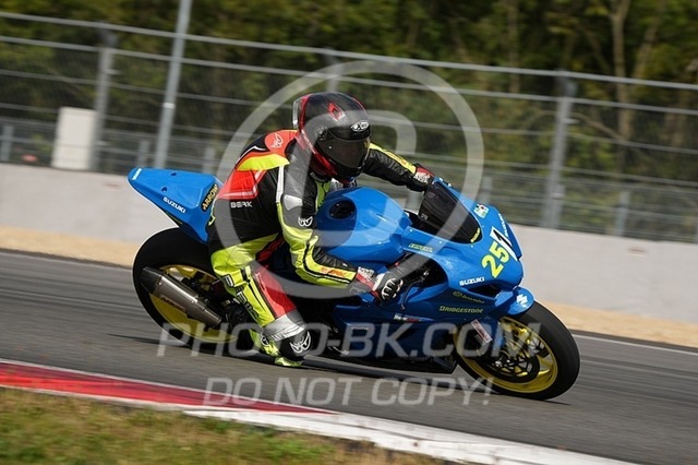 2025_09_12_PBK_14190 | Sportfotografie; SlowMotion; Video; Rennstrecke; Hafeneger; Speer; Racing; RSE; BMW; CBO; Trackday; Motorsportarena; Hockenheimring; Brno; Most; Barcelona; Valencia