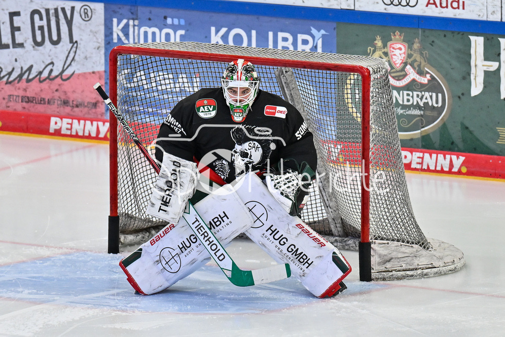 ERC Ingolstadt - Augsburger Panther  | im Bild Strauss MANN (Augsburger Panther #38) beim warmup vor der Partie / Freisteller / Einzelfoto / DEL: ERC Ingolsdtadt - Augsburger Panther, Saturn Arena am 10.01.2025
