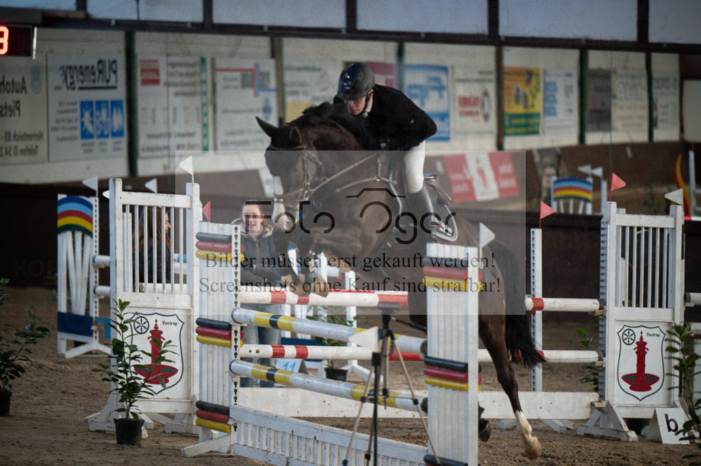 Hallenreittunier Voxtrup 2023 | Entdecke hochwertige Reitturnierfotos von Foto Oger. Professionell, emotional und authentisch – jetzt Lieblingsmomente im Shop bestellen.Deutschlandweite Turnierfotografie. - Realisiert mit Pictrs.com