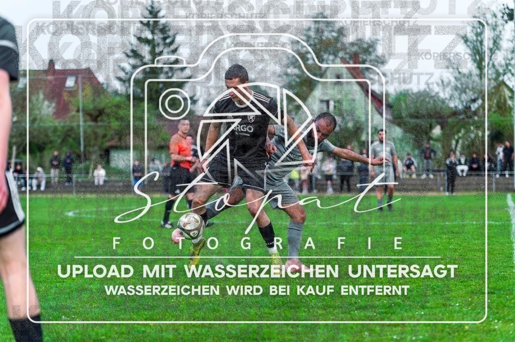 HMFGFS-1035 | Armin Masic (FG Fulde-Stelllichte 2 #14) und Rahmon Pllavci (Heidmark 3 #07) beim Herren 3. Kreisklasse HK Spiel zwischen Heidmark III und FG Fulde-Stellichte im Heidmarkstadion, Bad Fallingbostel (Simon Paul Stopat) - Realisiert mit Pictrs.com