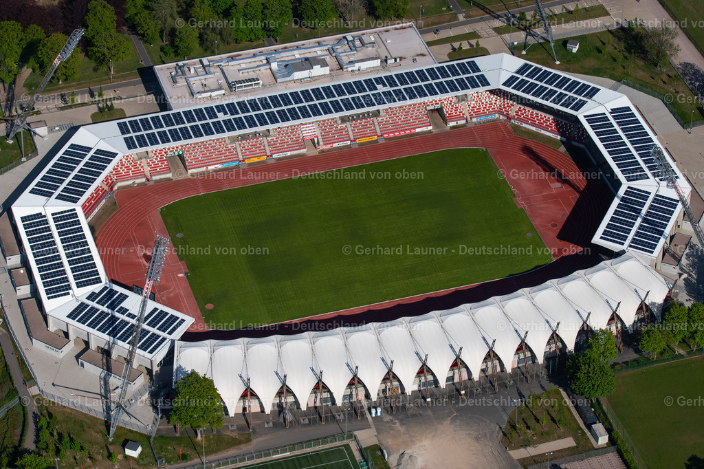 4025730 | ERFURT 06.05.2020 Arena des Steigerwaldstadions am Südpark in Erfurt im Bundesland Thüringen. Weiterführende Informationen bei: Arena Erfurt GmbH,  Baresel GmbH,  CENO Membrane Technology GmbH,  FC Rot-Weiß Erfurt e.V.,  HPP Architekten GmbH,  Köster GmbH,  TSG 1899 Hoffenheim Fußball-Spielbetriebs GmbH. // Arena of the Steigerwaldstadion at the Suedpark in Erfurt in the state Thuringia. Further information at: Arena Erfurt GmbH,  Baresel GmbH,  CENO Membrane Technology GmbH,  FC Rot-Weiss Erfurt e.V.,  HPP Architekten GmbH,  Koester GmbH,  TSG 1899 Hoffenheim Fussball-Spielbetriebs GmbH. Foto: Gerhard Launer